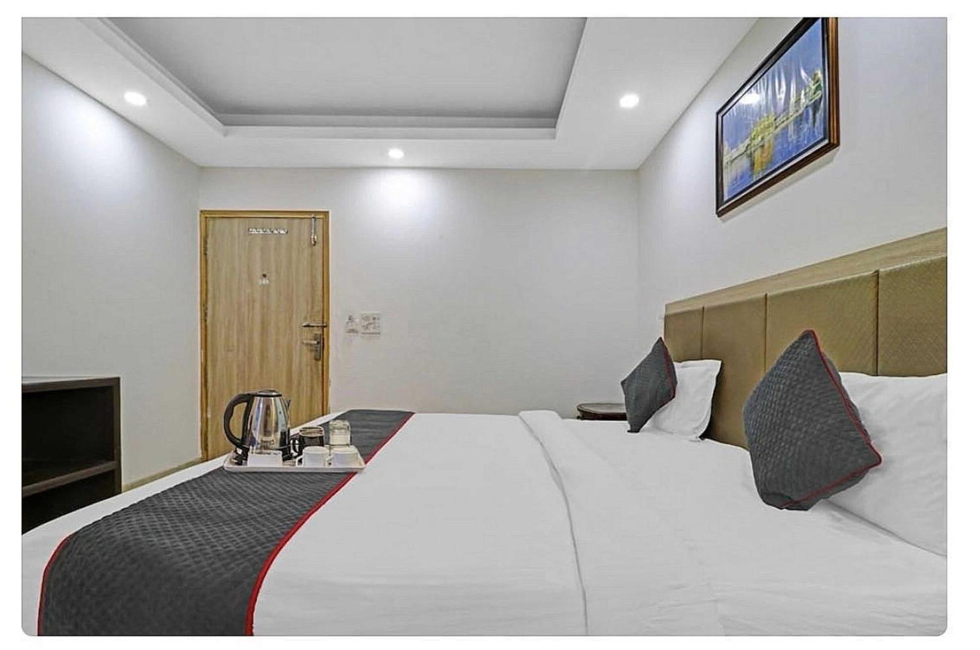 Super Hotel O Mahal New Delhi Exterior foto